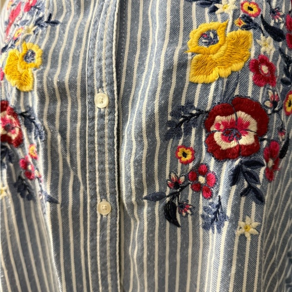 Hollister • Striped Floral Embroidered Long Sleeve Button Down - Picture 6 of 7